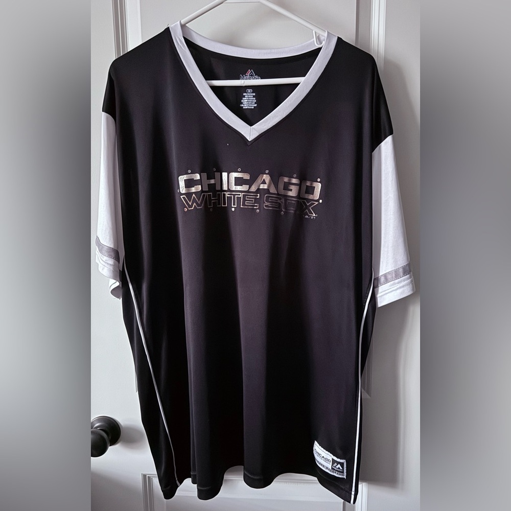 Majestic Chicago White Sox Black and White Womens Short Sleeve 1X